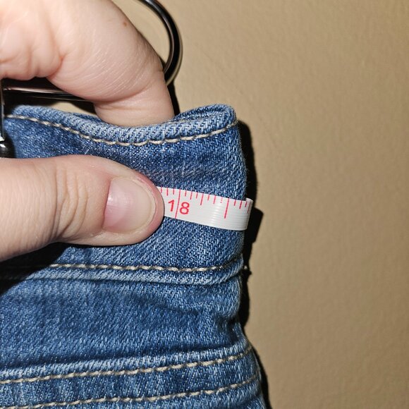 Time & Tru 16 Mid Rise Distressed Denim Shorts - Picture 5 of 5